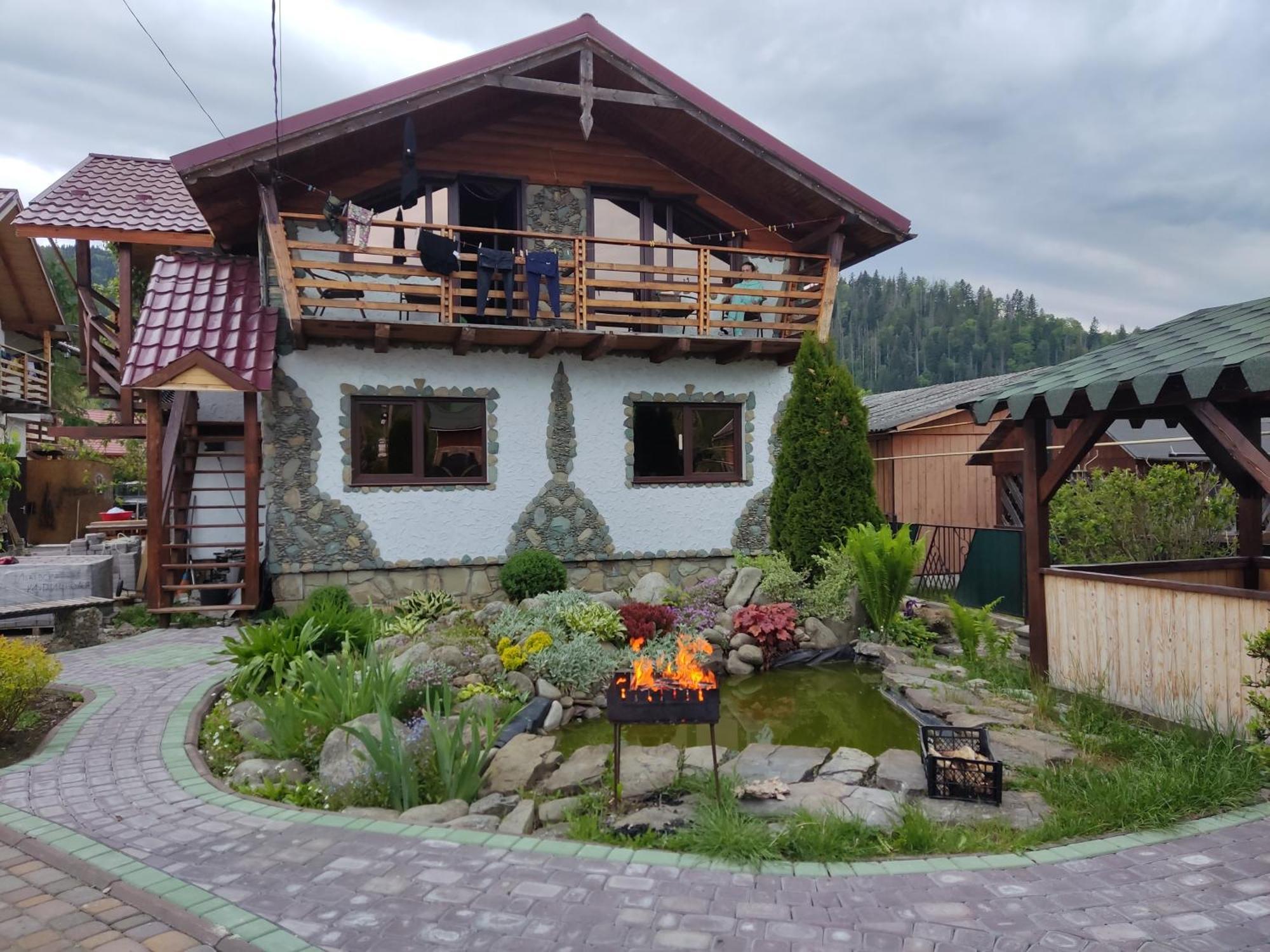 Апартаменти "У Кузьмича" 1 Mykulychyn Buitenkant foto