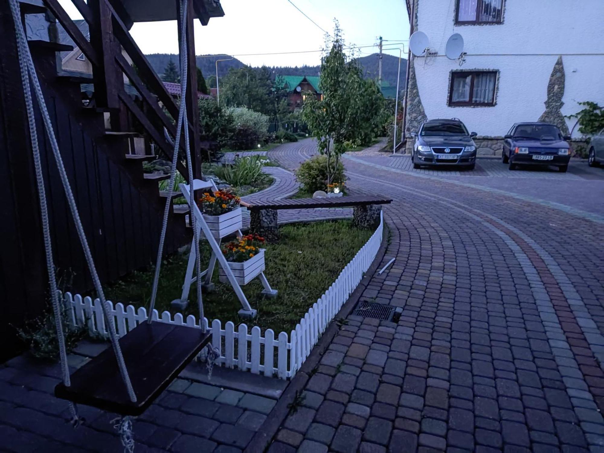 Апартаменти "У Кузьмича" 1 Mykulychyn Buitenkant foto